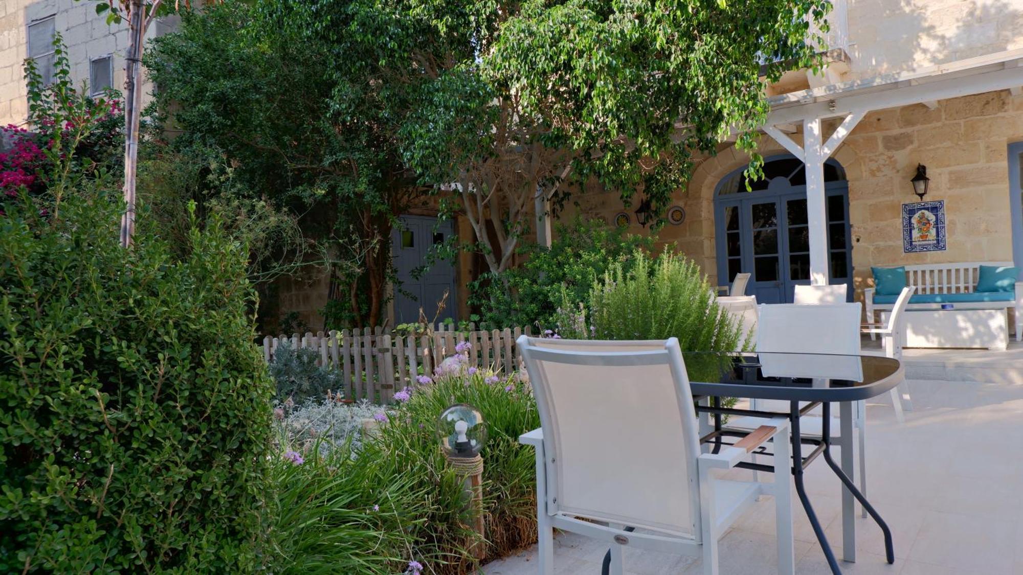Village Knights Accommodation Zebbug  Exterior photo