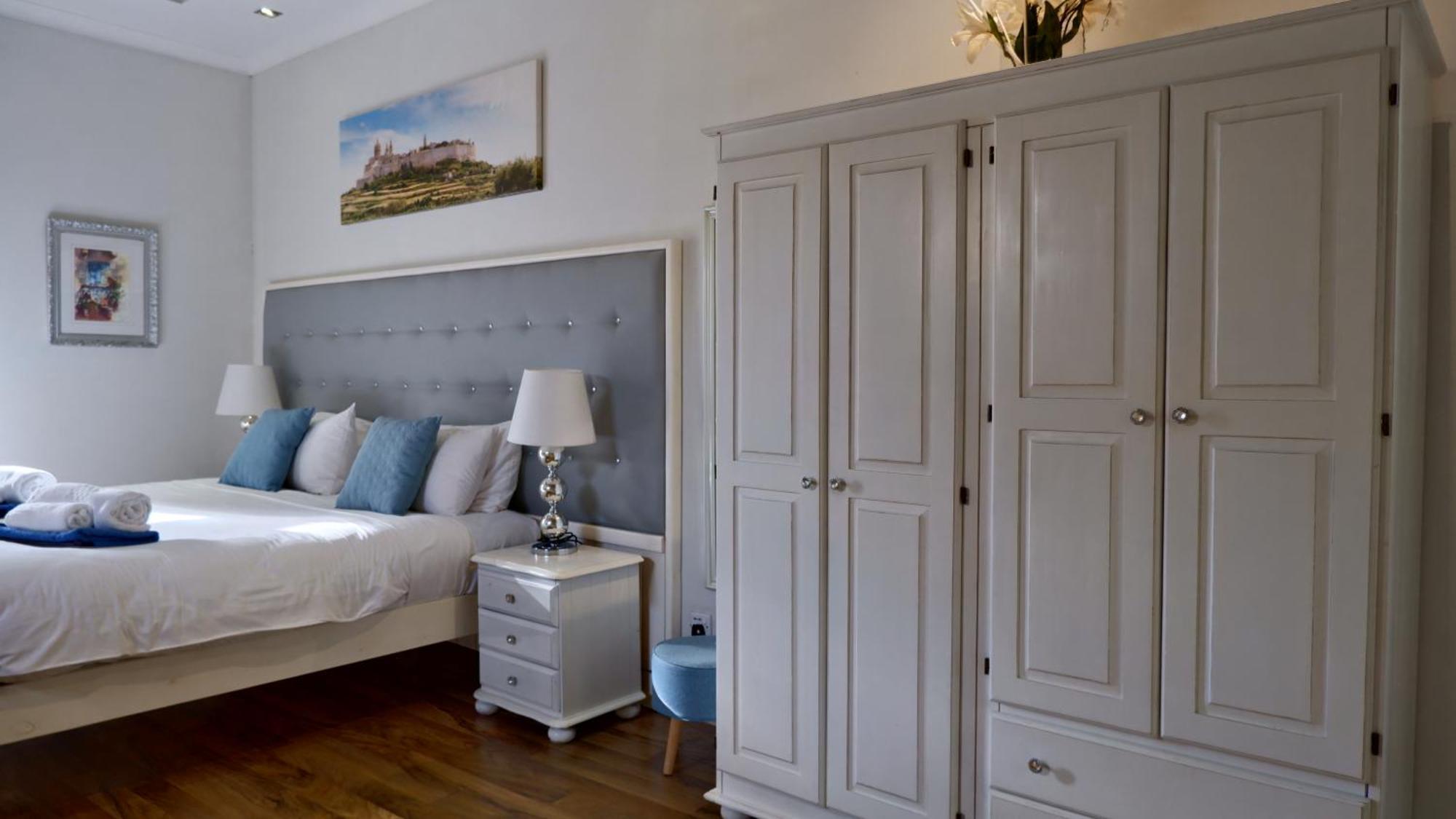 Village Knights Accommodation Zebbug  Exterior photo