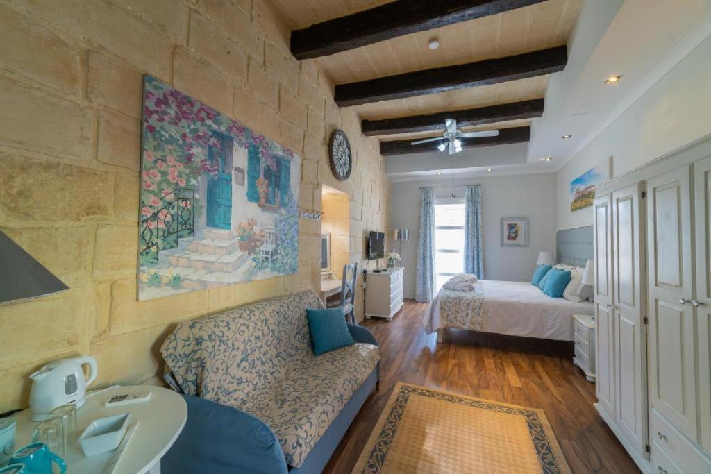 Village Knights Accommodation Zebbug  Exterior photo