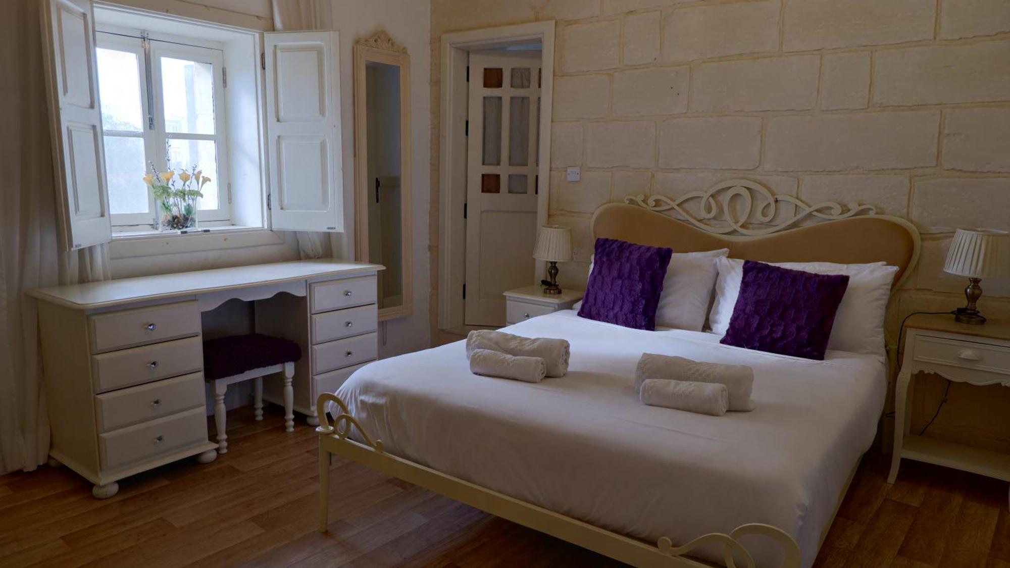 Village Knights Accommodation Zebbug  Exterior photo